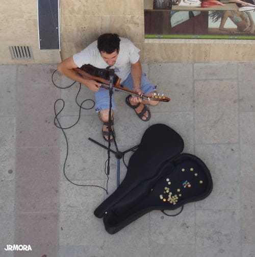 1323-cantante.jpg